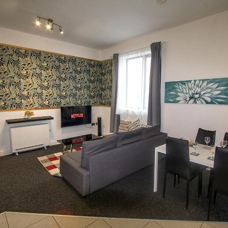 Ideal For Groups - 2 Bedroom Apartment - Free Parking, Transit Links, Close To Stadiums Manchester Eksteriør bilde