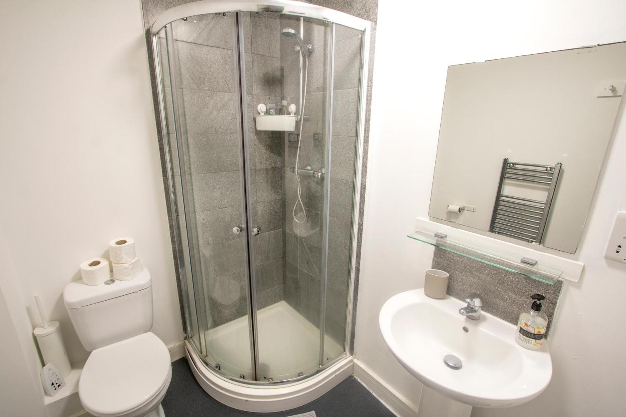 Ideal For Groups - 2 Bedroom Apartment - Free Parking, Transit Links, Close To Stadiums Manchester Eksteriør bilde